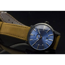 Load image into Gallery viewer, A magnetic blend of simplicity, Dandy Daydate is a contemporary timepiece powered by a high quality quartz movement. Discreet, yet stylish making the right elements for a professional with taste for minimalism. Features include day of month, date, hour, minute and second indicators.
